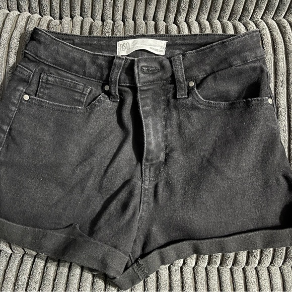 Shorts - Picture 3 of 5